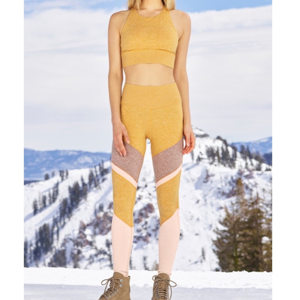 Alo yoga mustard yellow legging and bra  💛 size S